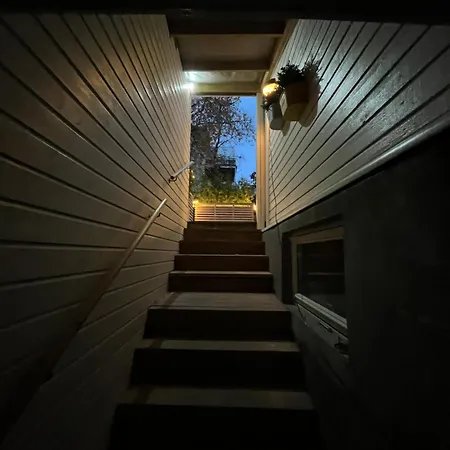 Cozy Top-floor With Arctic Cathedral View