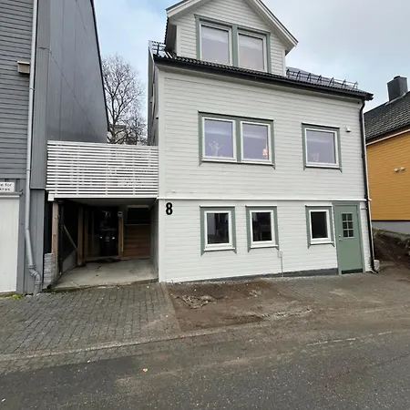 Apartment Cozy Top-floor With Arctic Cathedral View