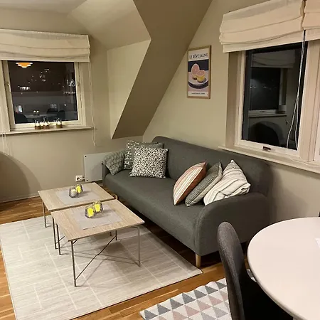 Cozy Top-floor With Arctic Cathedral View