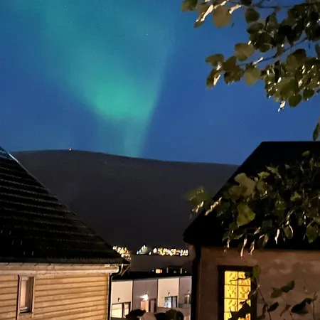 Cozy Top-floor With Arctic Cathedral View Appartement *