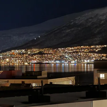 Appartement Cozy Top-floor With Arctic Cathedral View