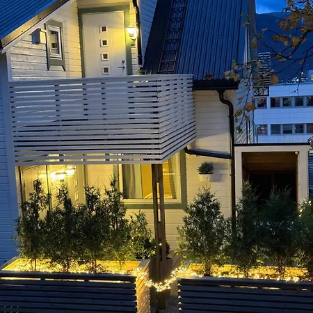 Cozy Top-floor With Arctic Cathedral View Appartement *