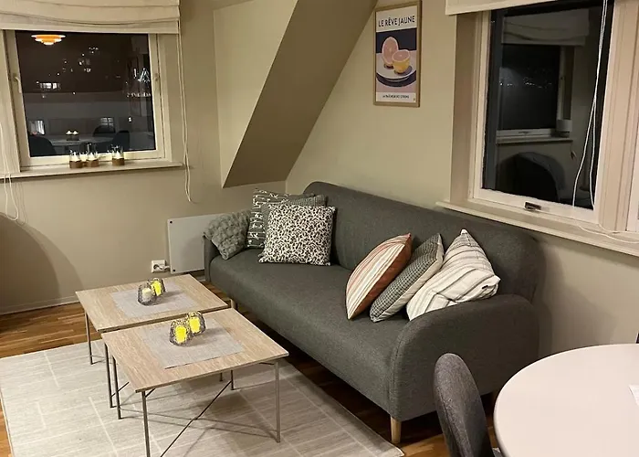 Cozy Top-floor With Arctic Cathedral View