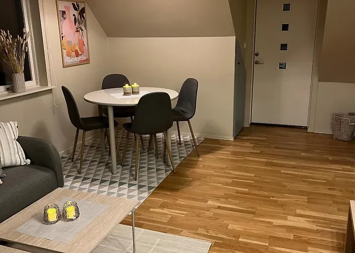 Cozy Top-floor With Arctic Cathedral View