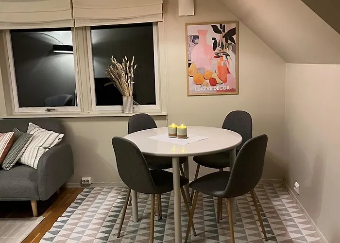 Cozy Top-floor With Arctic Cathedral View *
