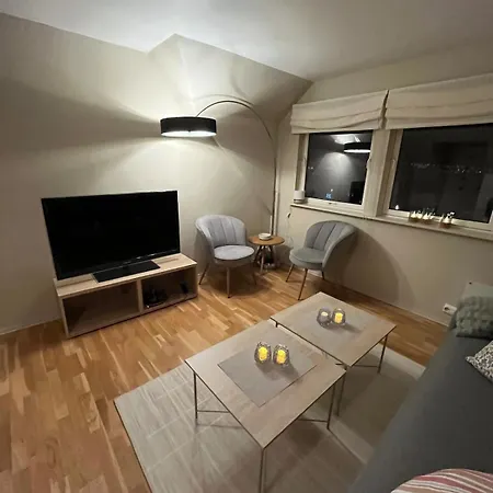 Cozy Top-floor With Arctic Cathedral View Lägenhet